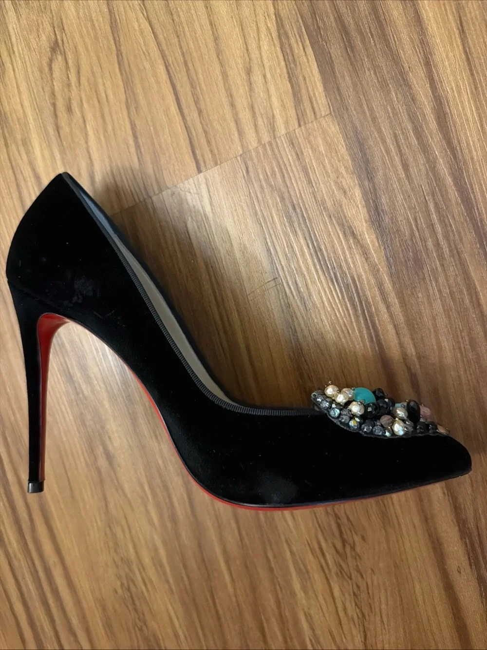 Christian Louboutin Diva Cora 100 Black Velvet Jeweled Heart Pumps 38.5